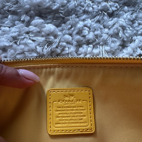 NWOT Coach Large Cornerzip Yellow Leather Wristlet - Picture 4 of 6